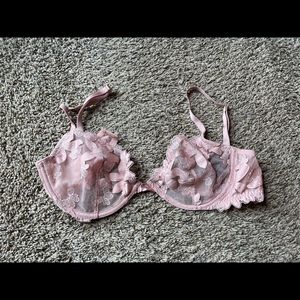 victoria’s secret bra 34DD